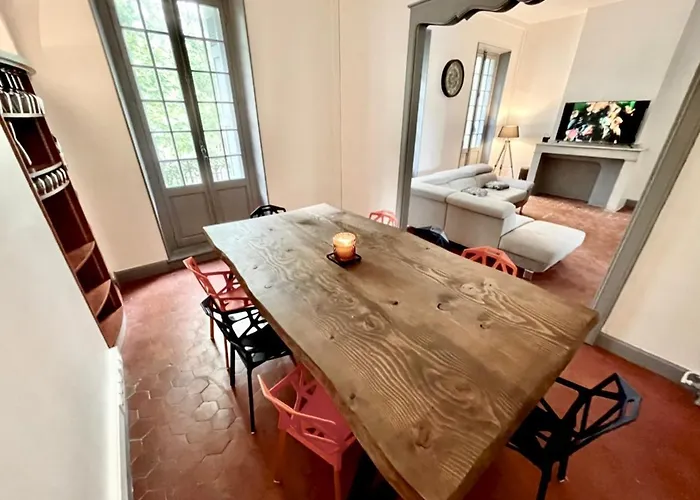 Le Palace, אכסניה *