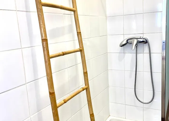 Le Palace, אכסניה *