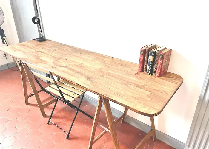 Le Palace, אכסניה